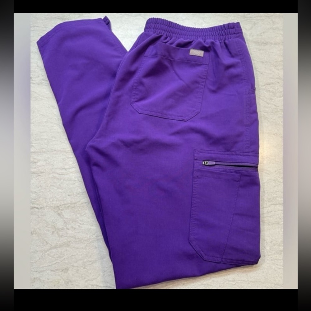 Figs Scrub bottoms yola size medium tall in grape purple. Great used condition.